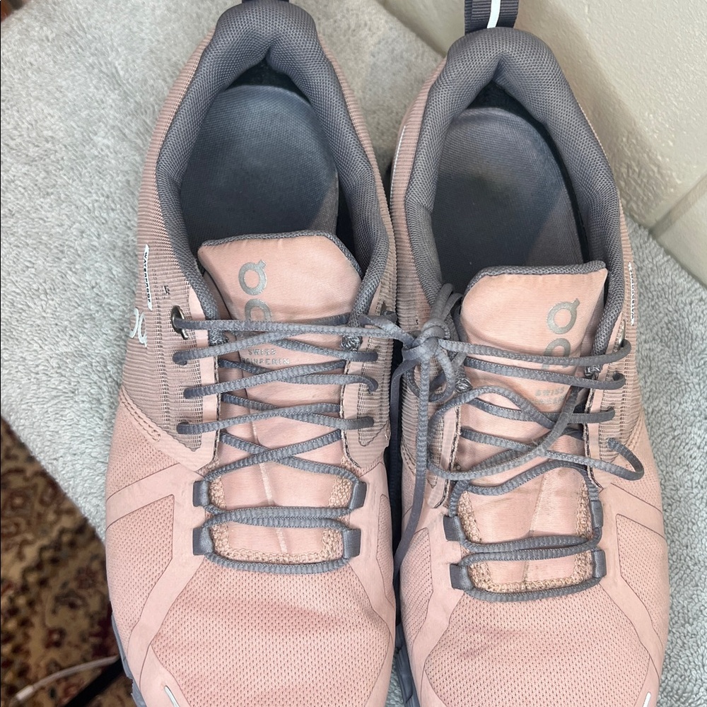 On Running Blush and Charcoal Shoes - Picture 7 of 9